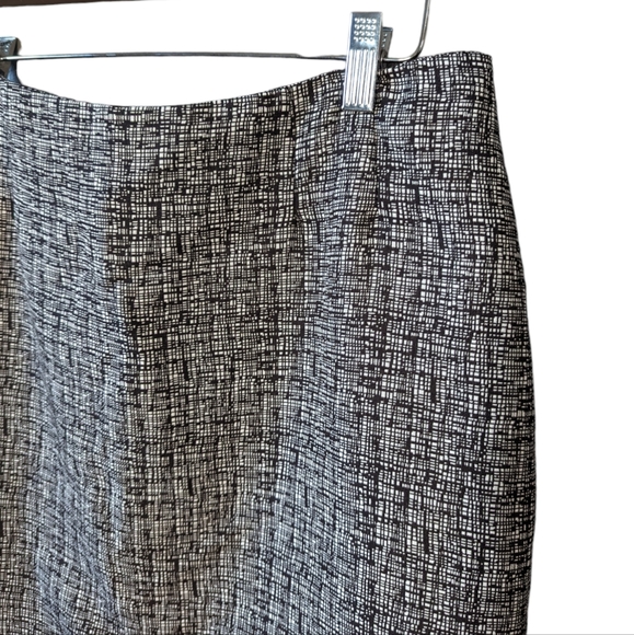 Kasper Business Casual Knee Length Skirt with Hidden Zipper and slit at back - Picture 3 of 10